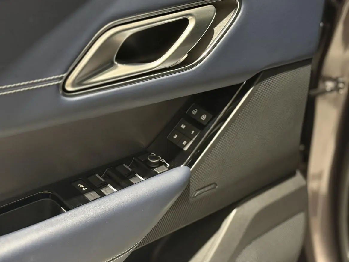 Land Rover Range Rover Star Pulse 250PS Yijin Collector's Edition