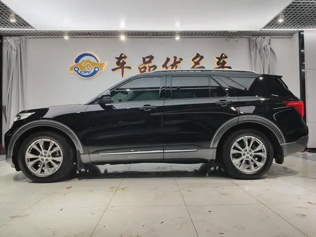 Ford Explorer EcoBoost 285 rear drive fashion version 6 seats