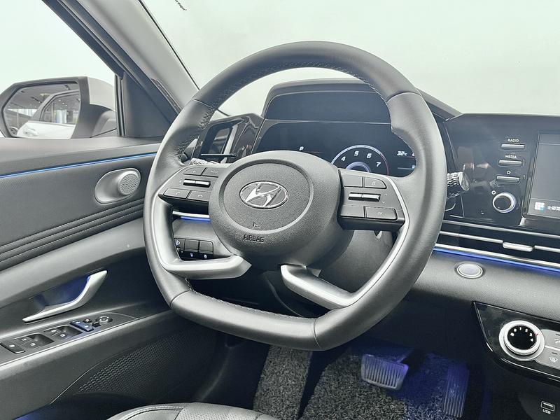 Hyundai Elantra 2022