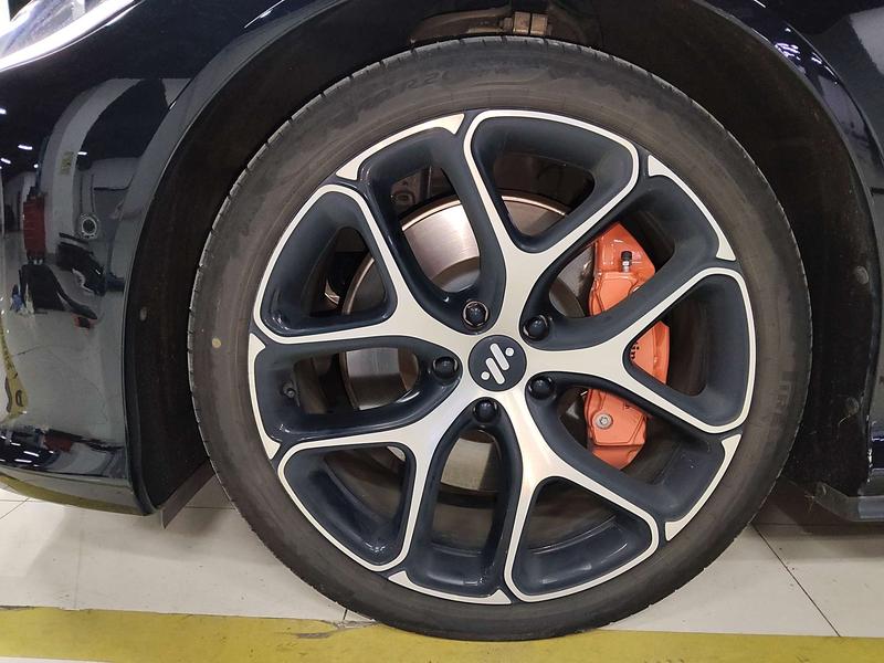 IM Motors Zhiji L6 2025