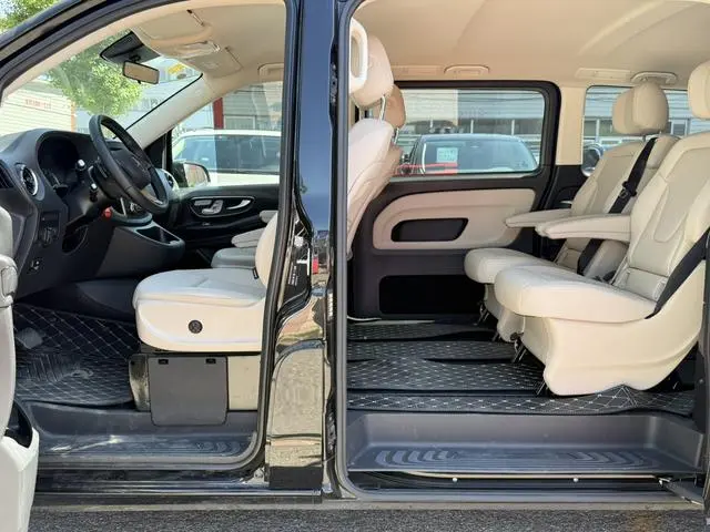 Mercedes-Benz Vito 2.0T Business Edition 7 Seats