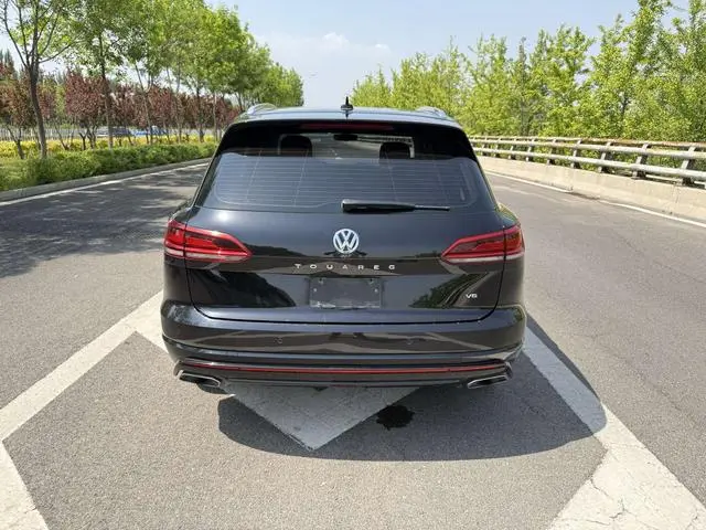 Volkswagen Touareg 3.0 TSI Sharp Front Version Country V