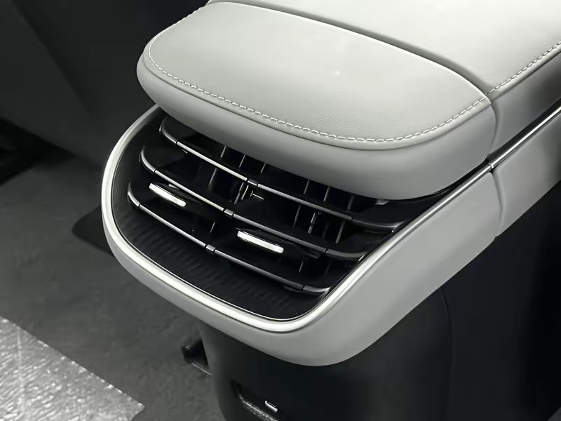 NIO NIO ET5 2025