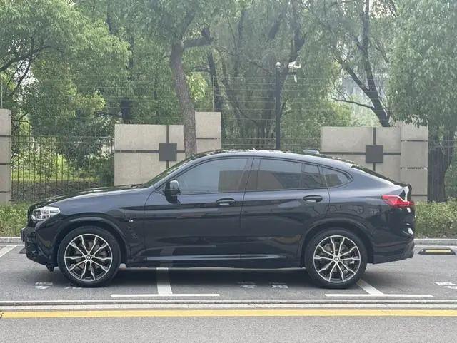 BMW BMW X4 xDrive25i M Sports Yao Ye Suit