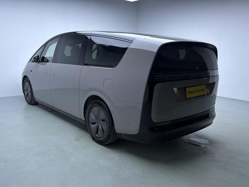 Li Auto Ideal MEGA 2025