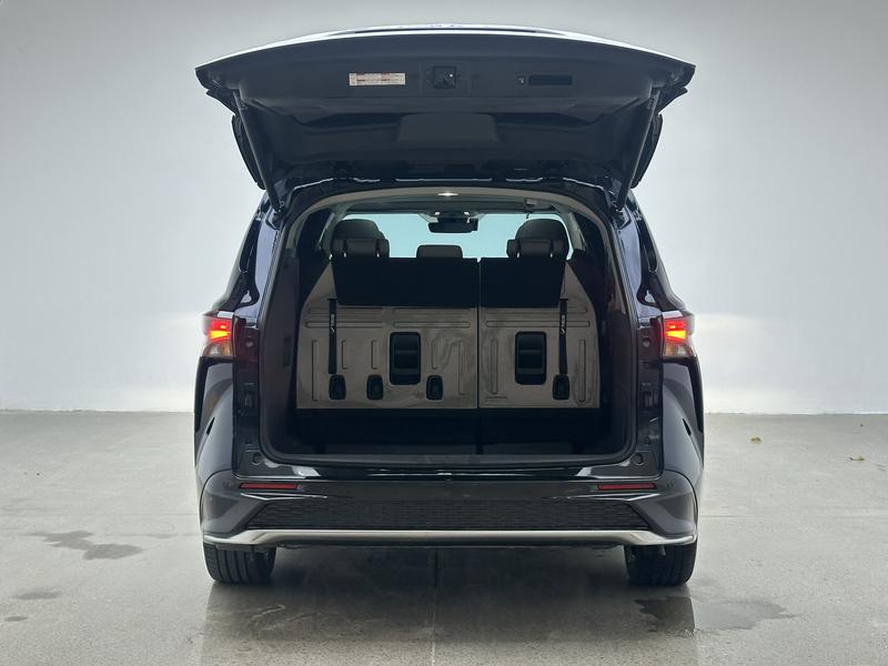 Toyota Gravia 2022