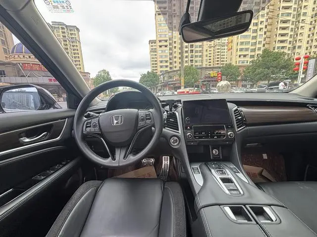 Honda Crown Road 370TURBO Four-wheel drive Exclusive Edition
