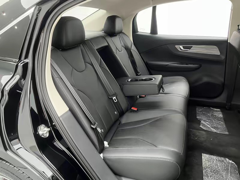Hongqi Hongqi E-QM5 2025