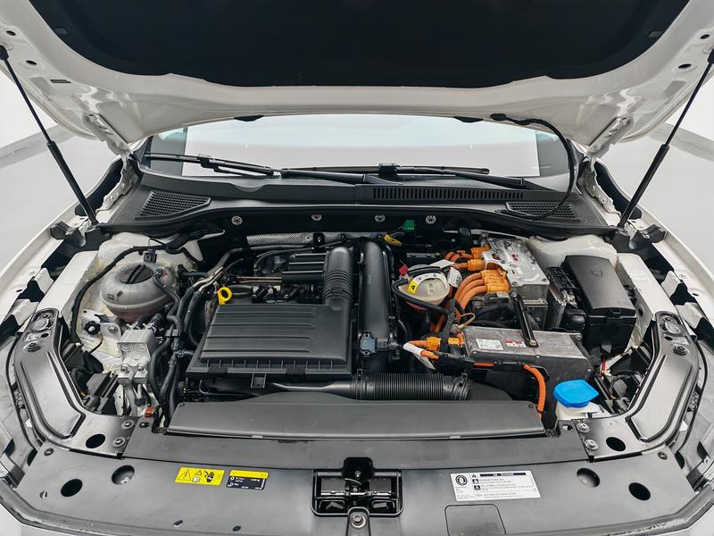 Volkswagen Passat PHEV 2022