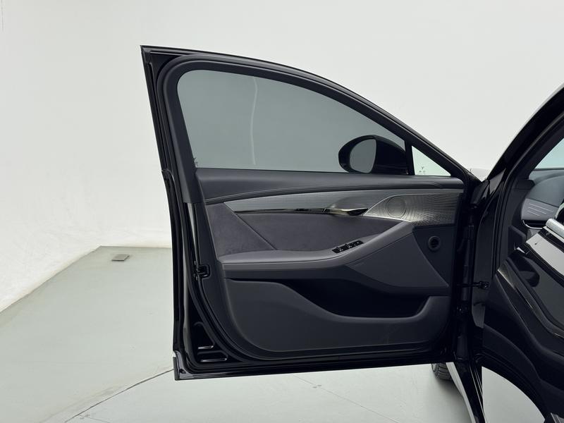 Voyah Lantu Chasing Light PHEV 2024