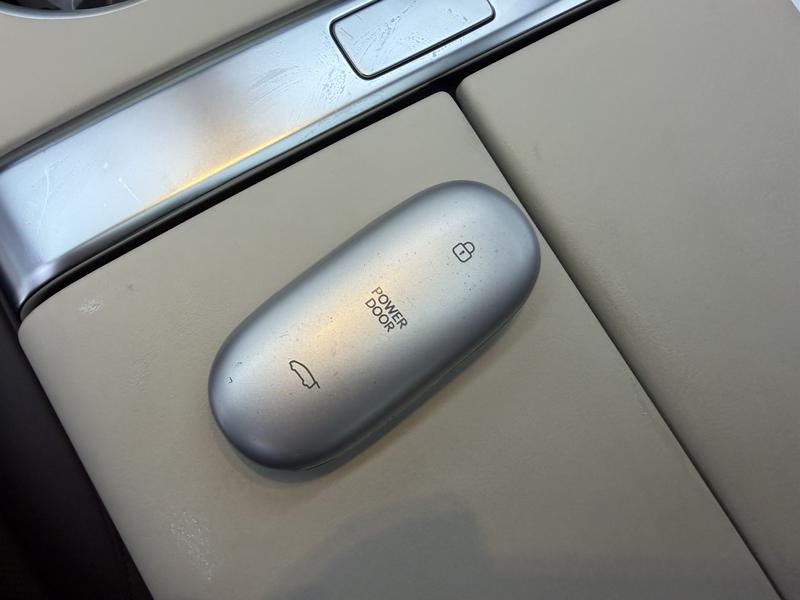 Li Auto Ideal MEGA 2024