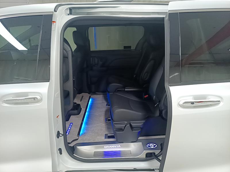 Toyota Gravia 2024