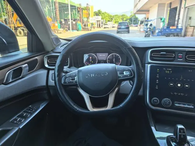 LYNK & CO Lynk 01 2.0T two-wheel drive Pro version