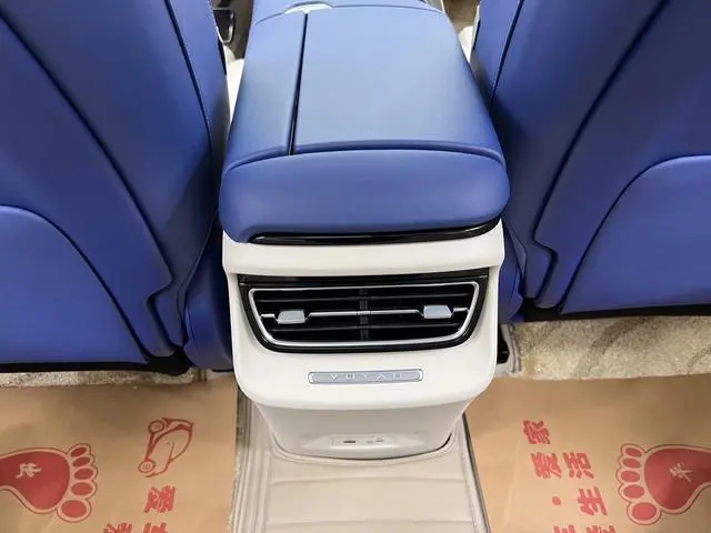 VOYAH Lan Tu FREE Four-wheel drive standard range extension exclusive luxury set
