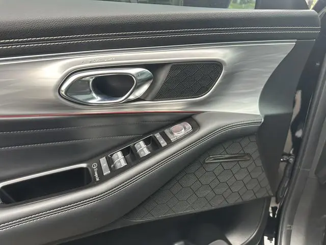 GAC Trumpchi GS8 Pilot Series 2.0 TGDI two-wheel drive Luxury Zhilian Edition 7-seater