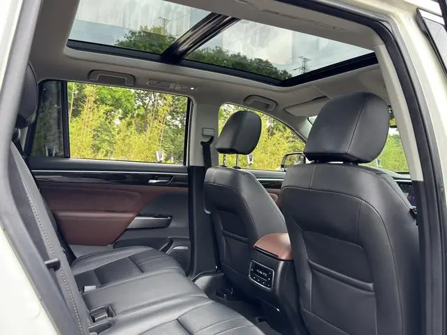 GAC Trumpchi GS8 320T two-wheel drive luxury Zhilian Edition 7 seats