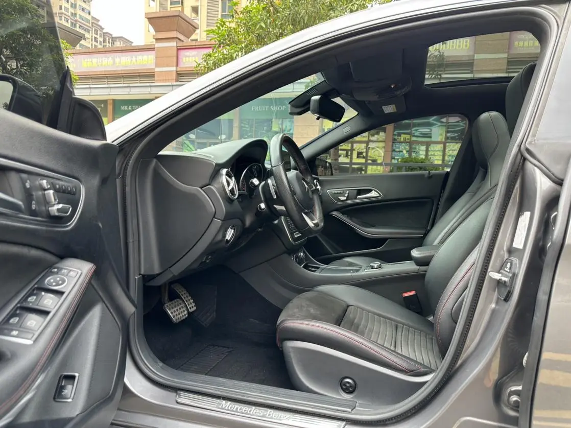 Mercedes-Benz Mercedes-Benz CLA CLA 220 4MATIC