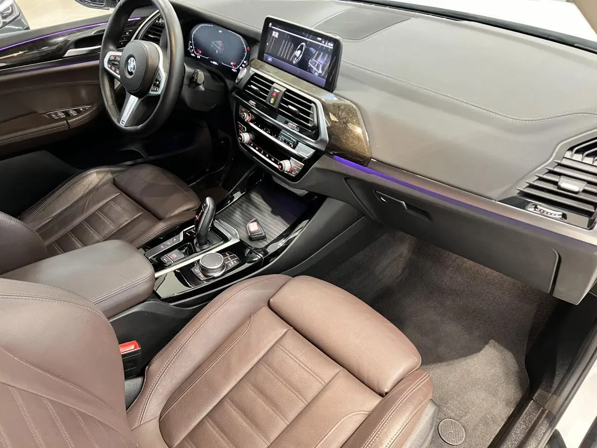 BMW BMW X3 xDrive30i leading M sports suit