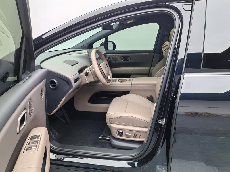 Li Auto Ideal i6 2025
