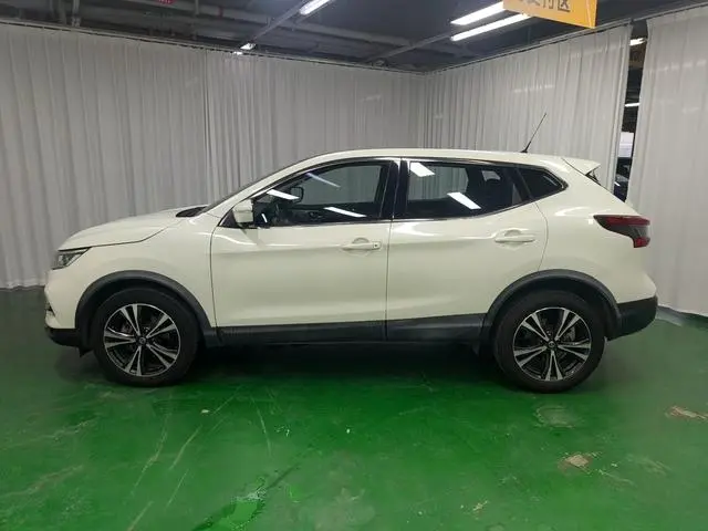 Nissan Qashqai 2.0L CVT Deluxe Edition