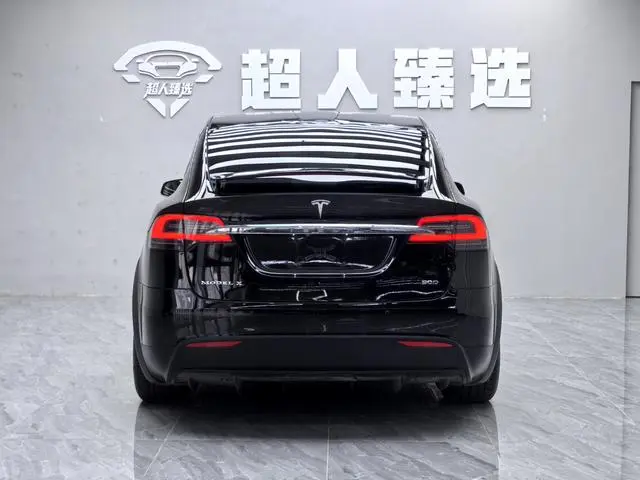 Tesla Model X 90D