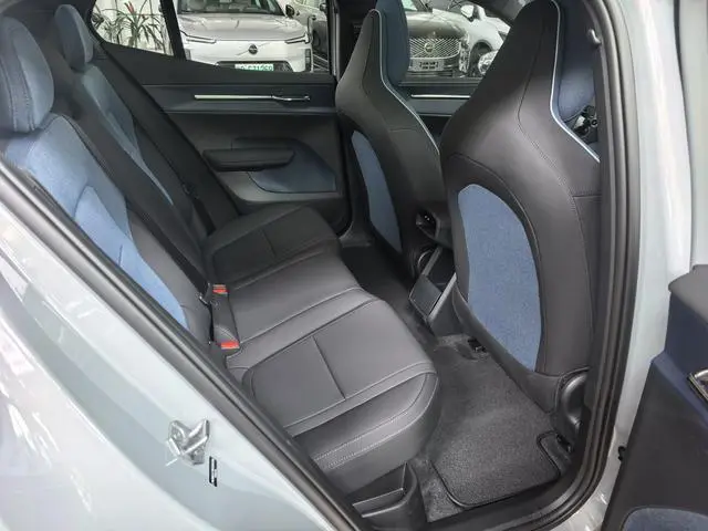 Volvo Volvo EX30 Rear drive long battery life version Plus