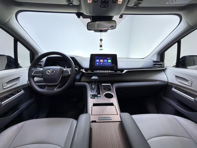 Toyota Gravia 2023