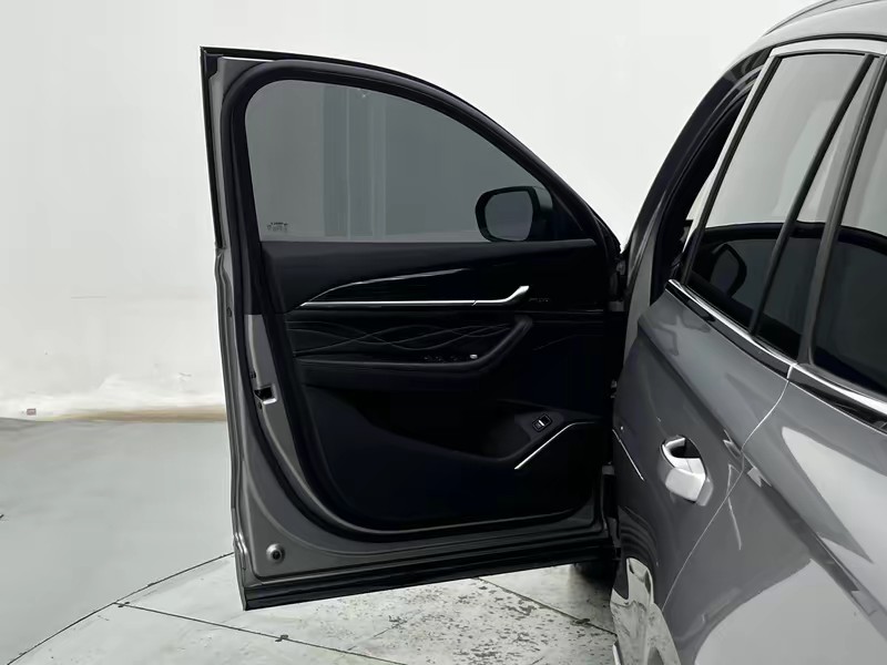 Geely Emgrand L 2024