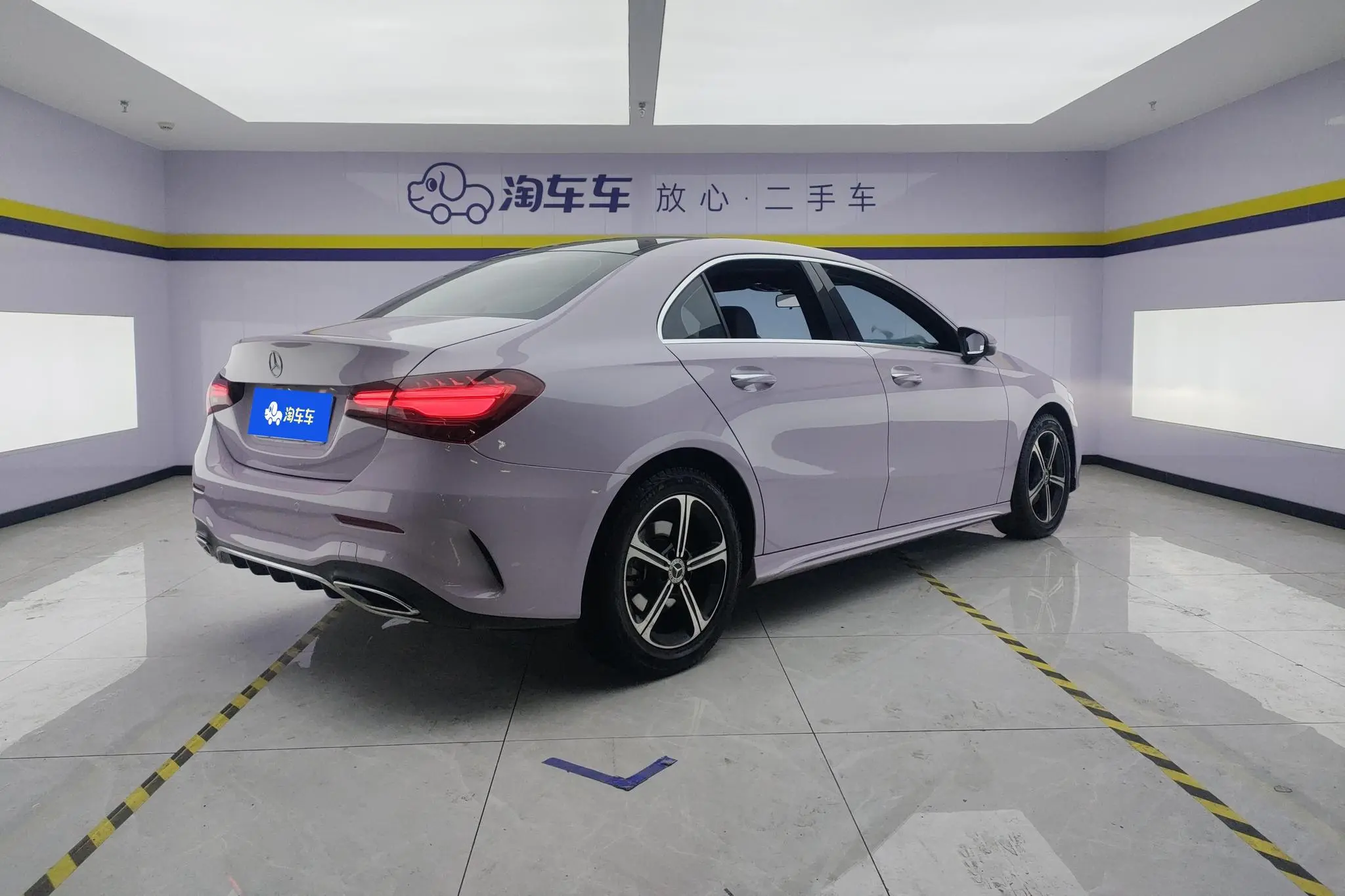 Mercedes-Benz Mercedes-Benz A-class A 200 L sports sedan fashion Version