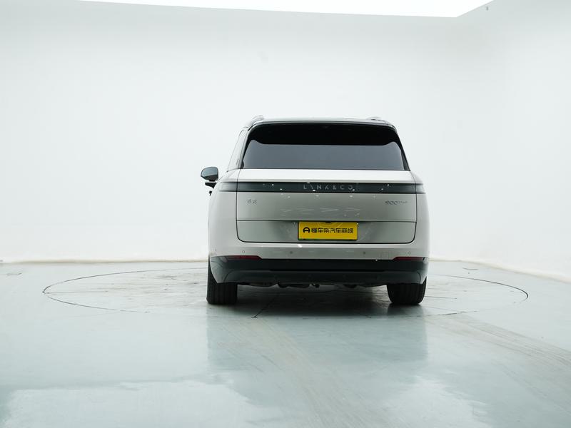 Lynk & Co Lynk&Co 900 2025