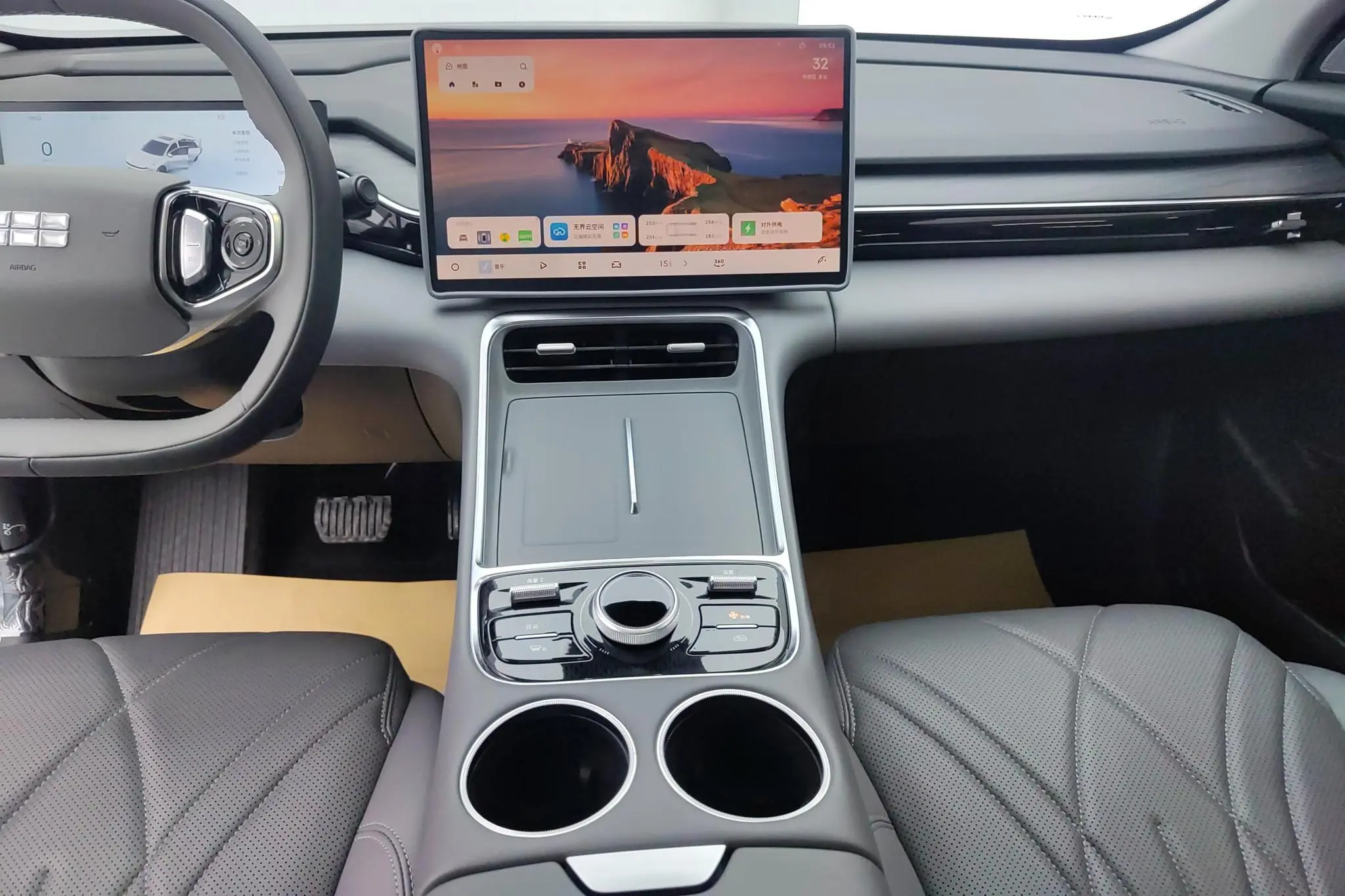 Geely Galaxy Galaxy L6 1.5 EM-i DHT 140KM Discovery+ Version