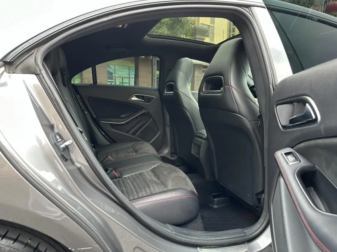 Mercedes-Benz Mercedes-Benz CLA CLA 220 4MATIC