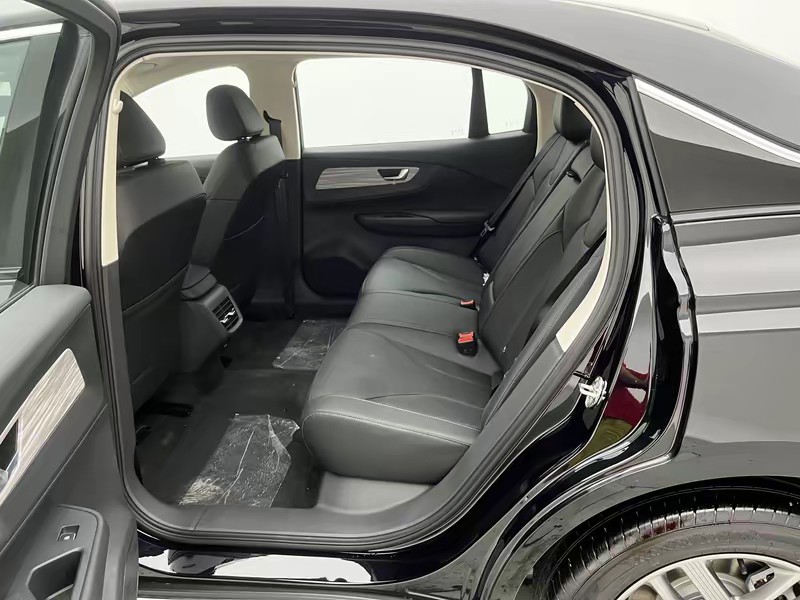 Hongqi Hongqi E-QM5 2025