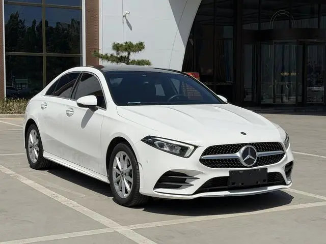 Mercedes-Benz Mercedes-Benz A-class Facelift A 200 L sports sedan