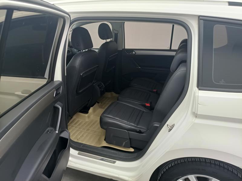 Volkswagen Touran L 2016