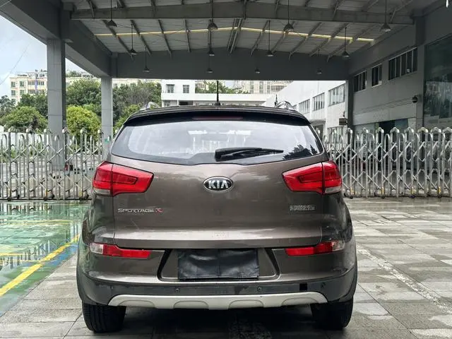 Kia Smart running 2.0L automatic two-wheel drive version Premium