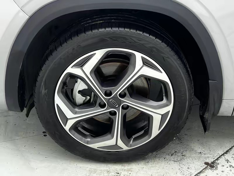 Geely Emgrand L 2024