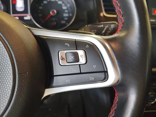 Volkswagen Golf GTI 2.0TSI GTI