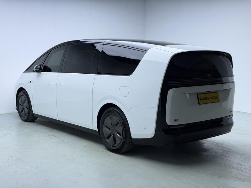 Li Auto Ideal MEGA 2025