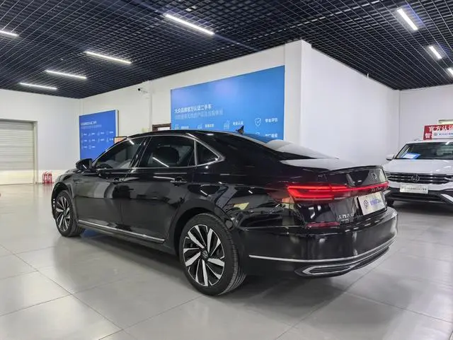 Volkswagen Passat Outstanding 380TSI Longyao Edition