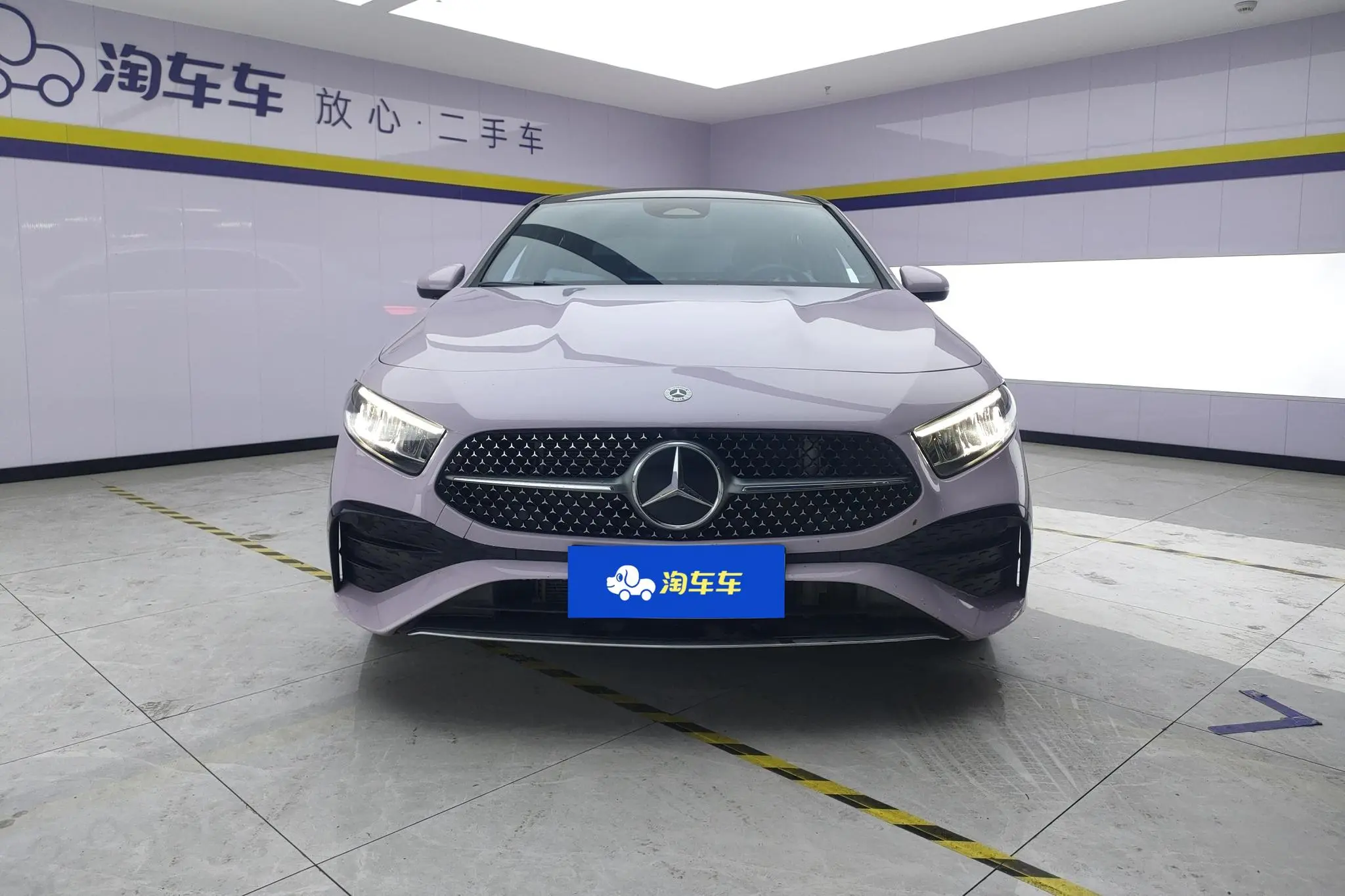 Mercedes-Benz Mercedes-Benz A-class A 200 L sports sedan fashion Version