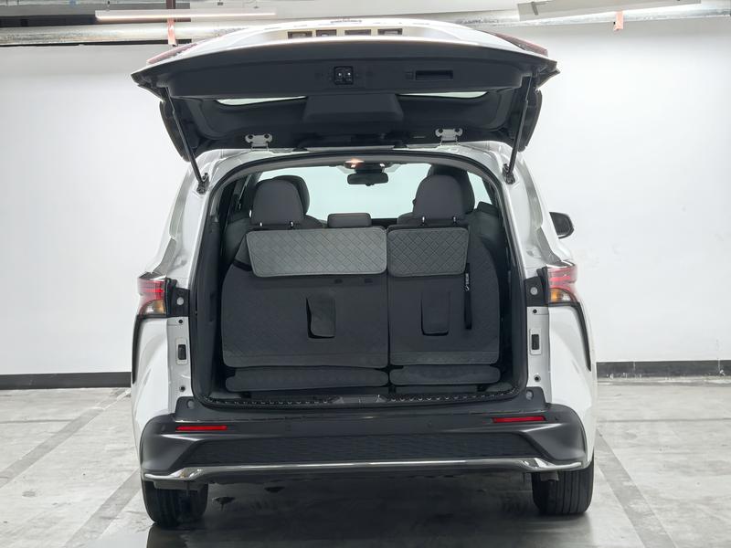 Toyota Gravia 2024