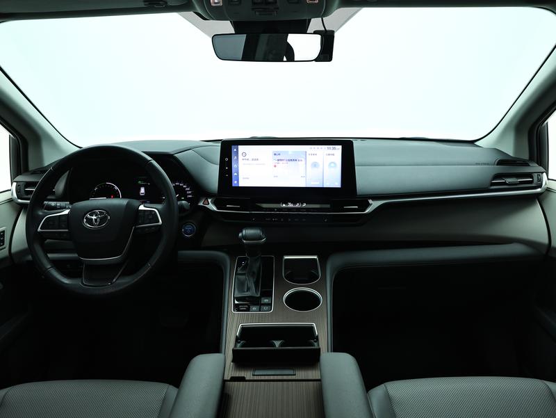 Toyota Gravia 2023