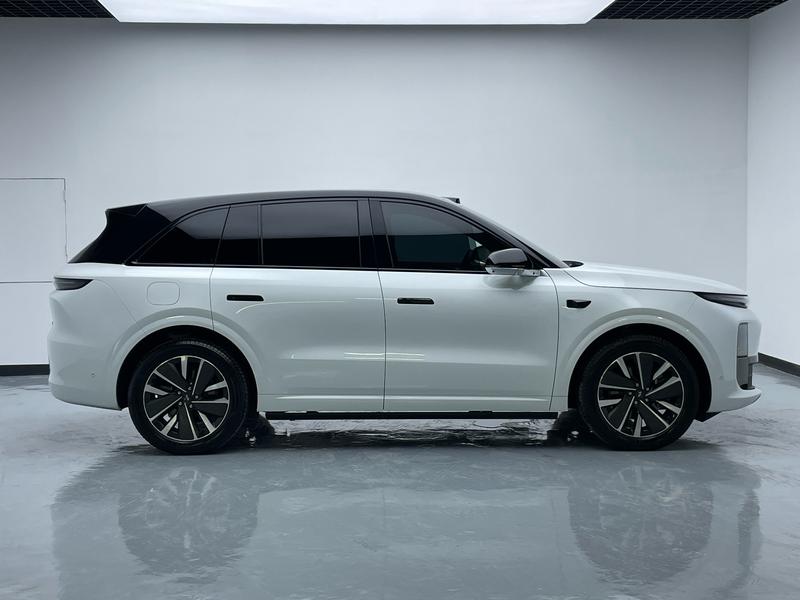 Li Auto Ideal L6 2025