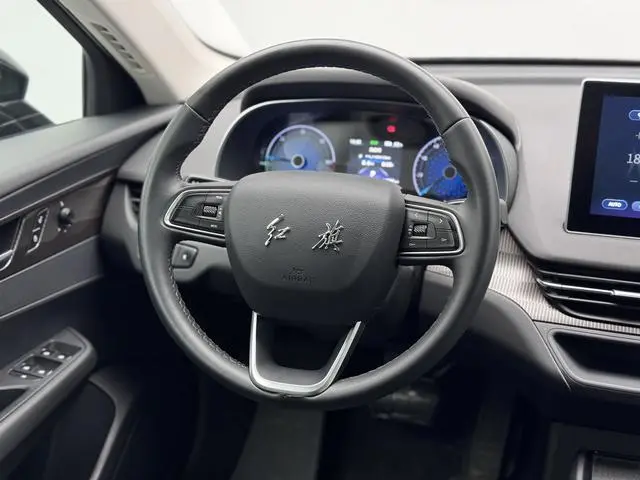Hongqi Hongqi E-QM5 Facelift basic travel version