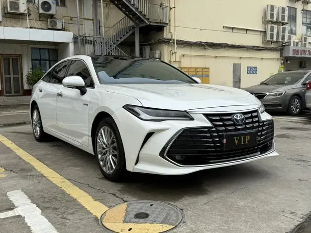 TOYOTA Asian dragon Smart Electric Hybrid Dual Engine 2.5L E-CVT XLE Premium Edition