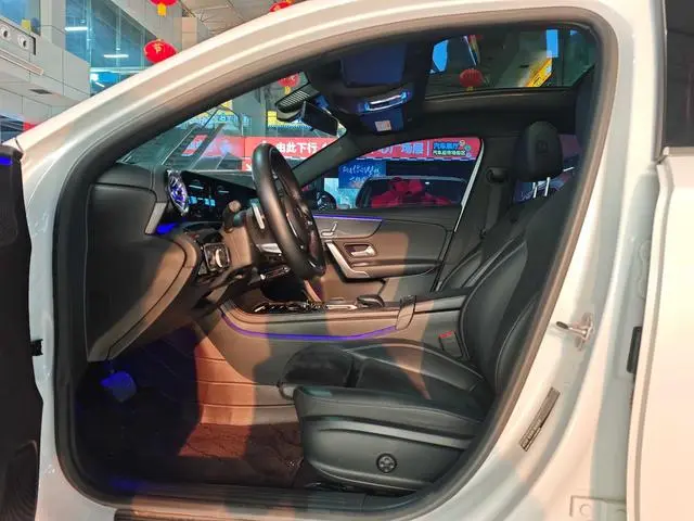 Mercedes-Benz Mercedes-Benz A-class A 200 L sports sedan fashion Version