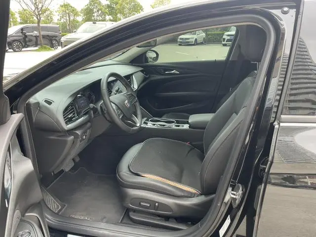Buick Regal 25T Premium Edition