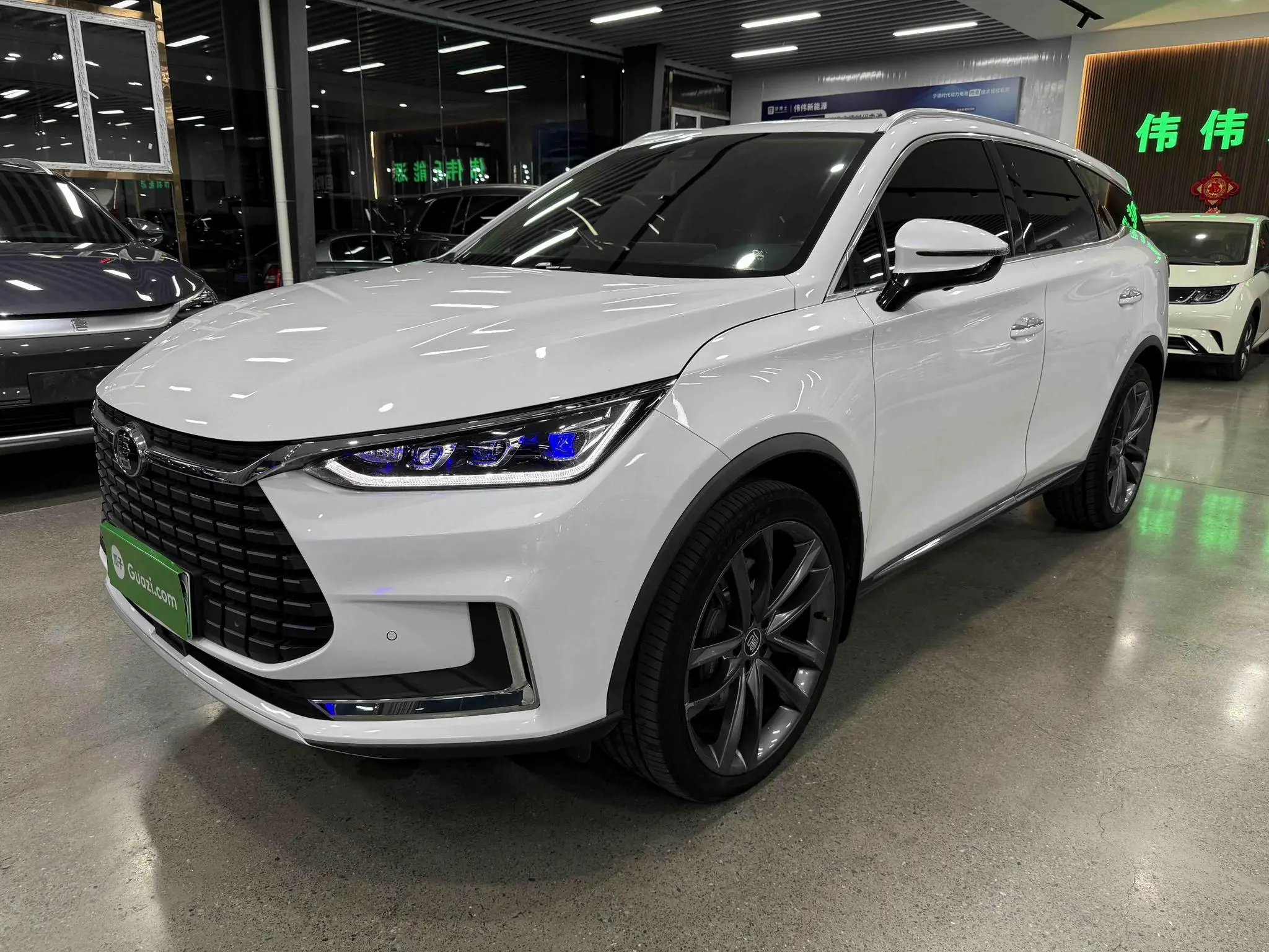 BYD Tang Yi EV600D four-wheel drive Zhilian Chuangling type