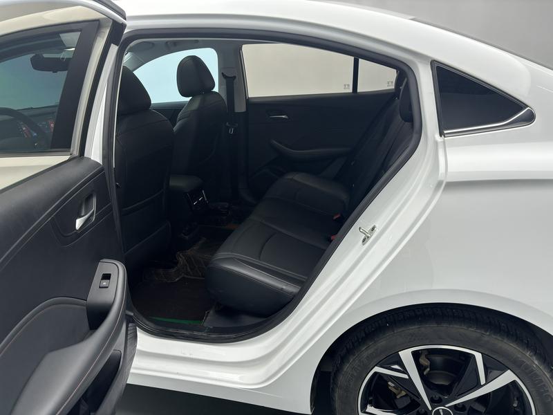 Roewe Roewe i5 2023